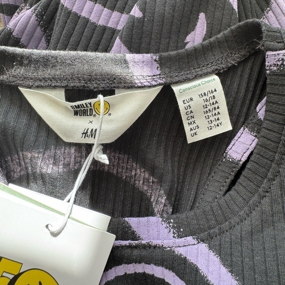 H & M Smiley World Smiles Tank and Biker Shorts - Picture 11 of 11